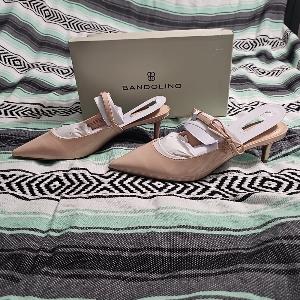 Bandolino Mayblis Women's Pump In Light Pink Bow & Heart Charm Accents Size 10